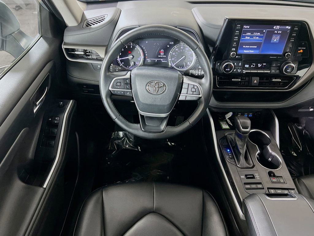Used 2022 Toyota Highlander XLE AWD/4WD image 20