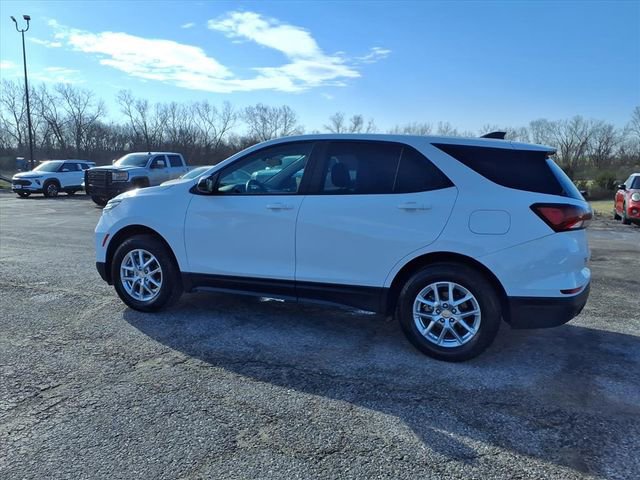 Used 2024 Chevrolet Equinox LS w/ LS Convenience Package image 27