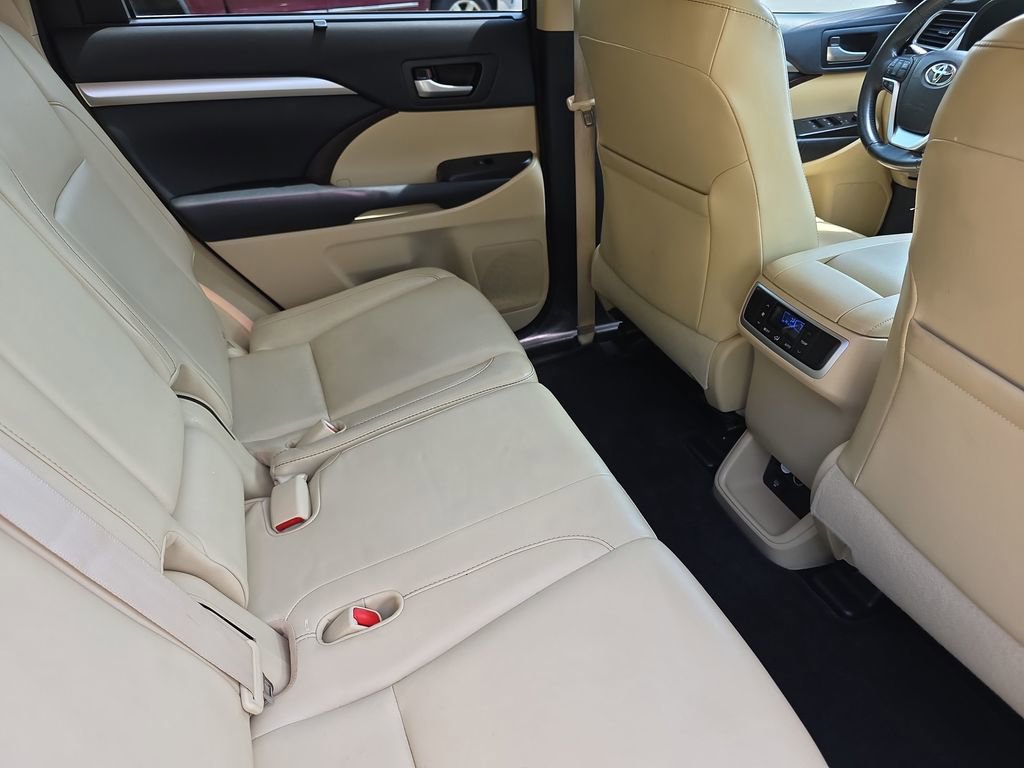 Used 2015 Toyota Highlander XLE AWD/4WD image 17