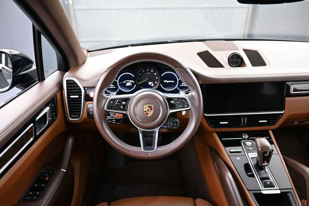 Certified 2023 Porsche Cayenne Platinum Edition AWD/4WD image 18