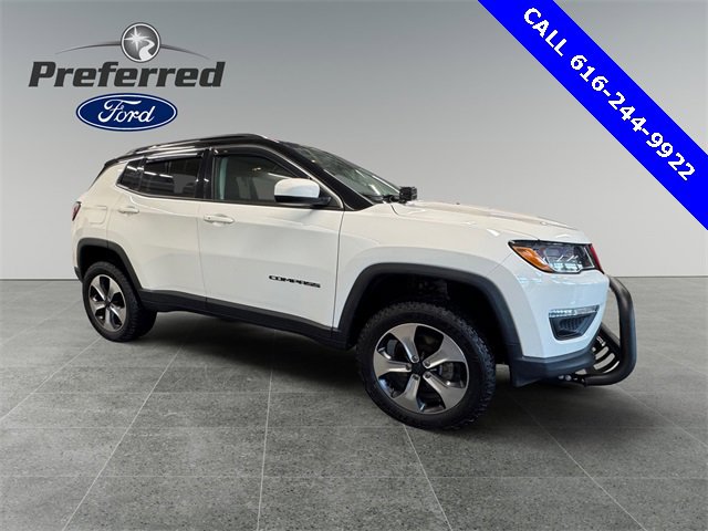 Used 2018 Jeep Compass Latitude w/ Cold Weather Group image 11