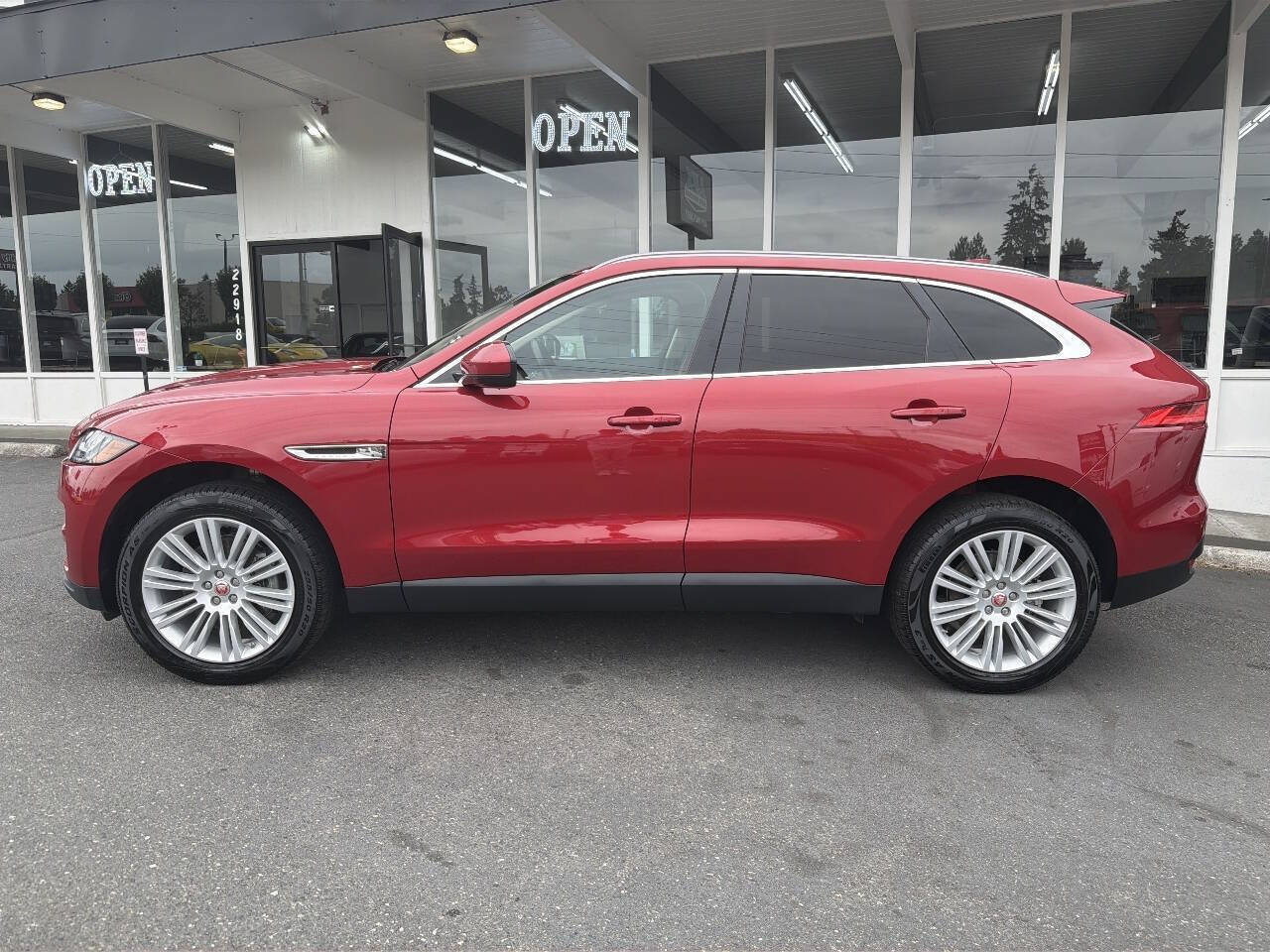 Used 2018 Jaguar F-PACE Portfolio AWD/4WD image 3