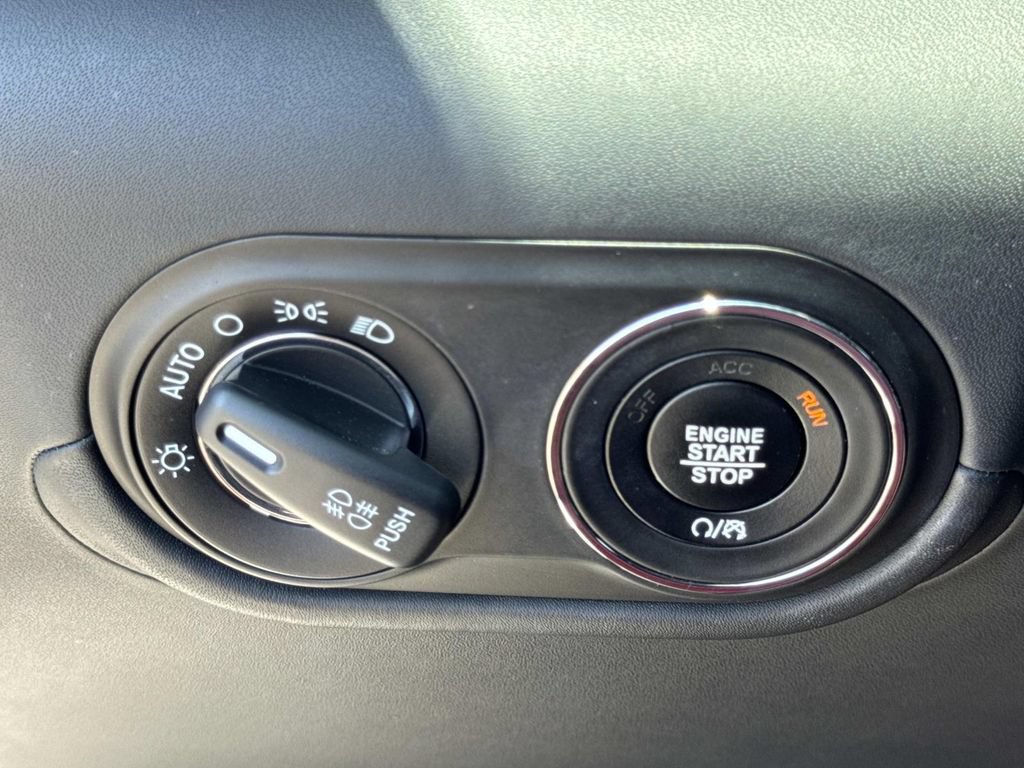 Used 2023 Maserati Levante GT AWD/4WD image 18