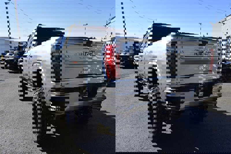 Used 2024 GMC Sierra 3500 Denali Ultimate image 2