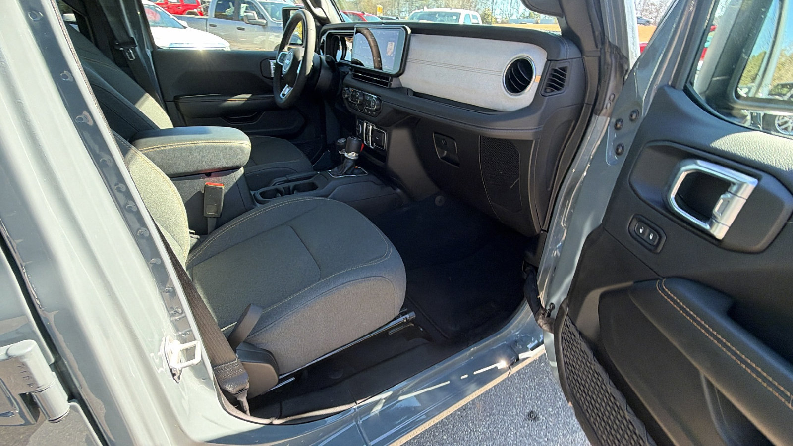 Used 2025 Jeep Wrangler Sahara w/ Safety Group image 19