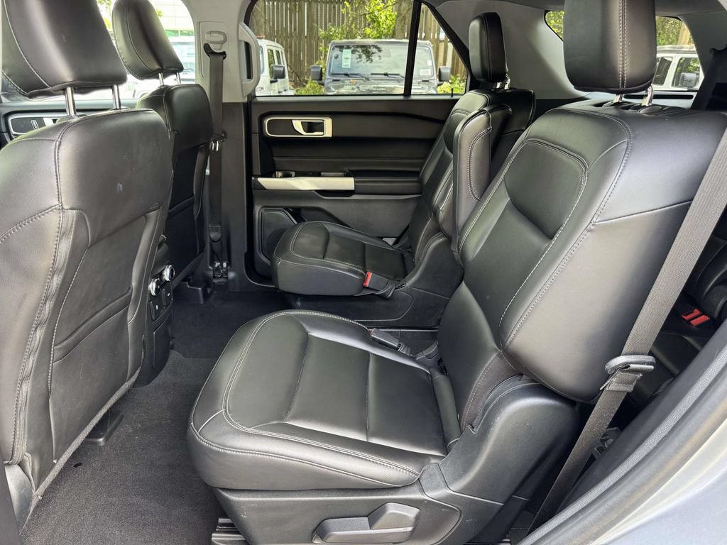 Used 2023 Ford Explorer XLT w/ Equipment Group 202A AWD/4WD image 13