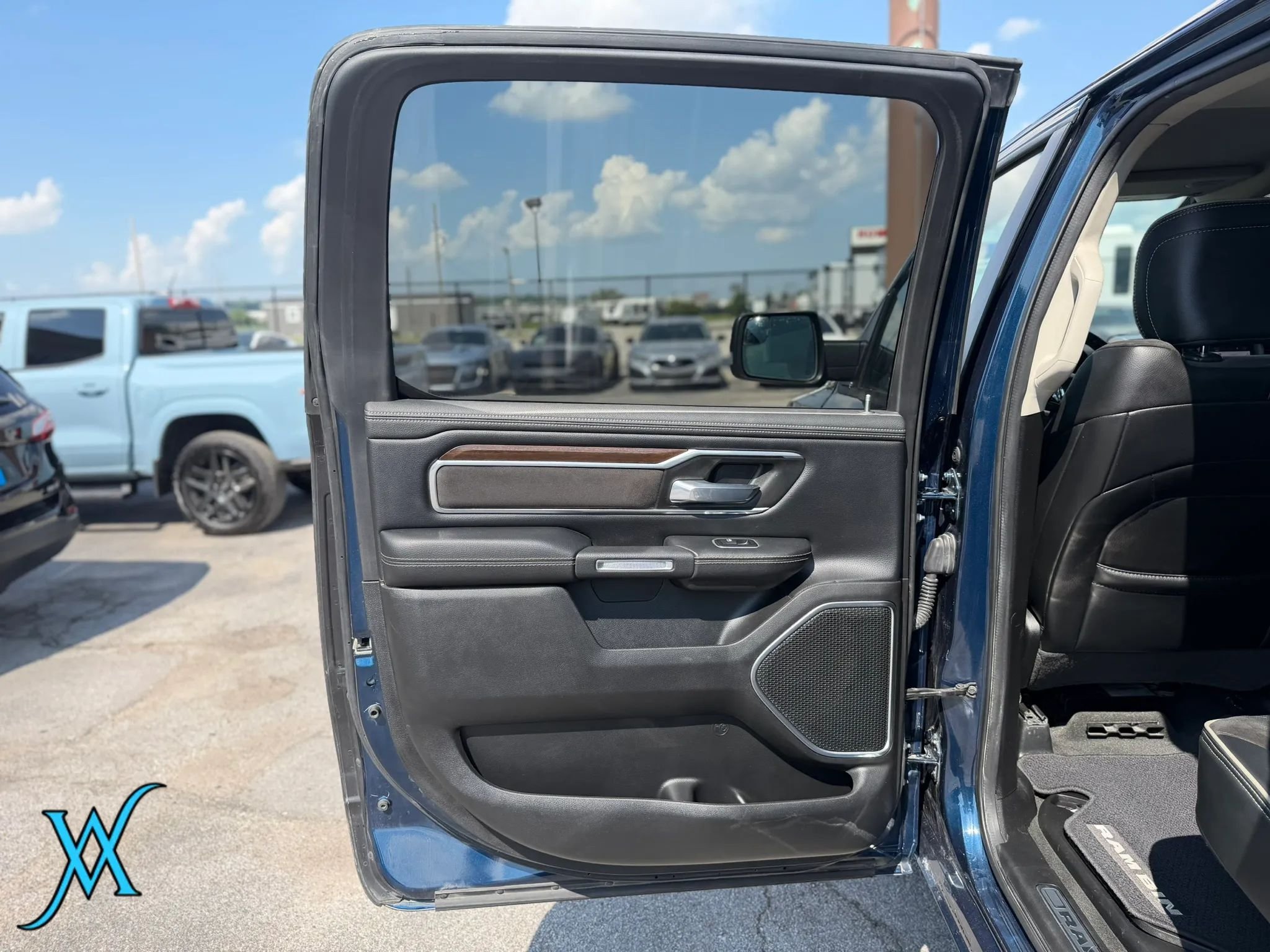 Used 2022 RAM 1500 Laramie AWD/4WD image 14