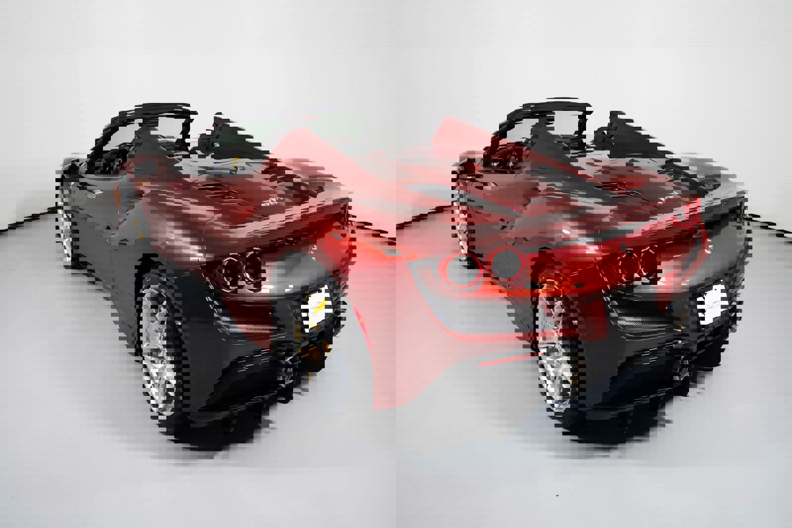 Used 2023 Ferrari F8 Spider image 26