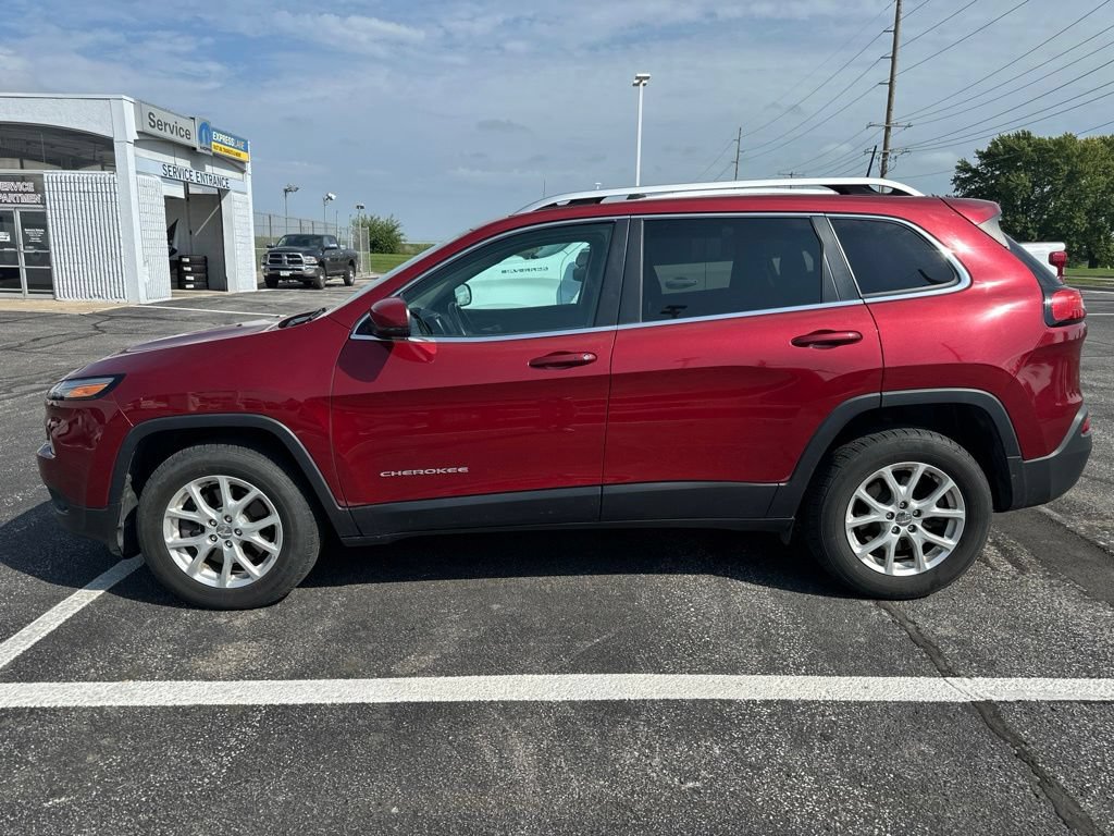 Used 2017 Jeep Cherokee Latitude w/ Comfort/Convenience Group AWD/4WD image 2