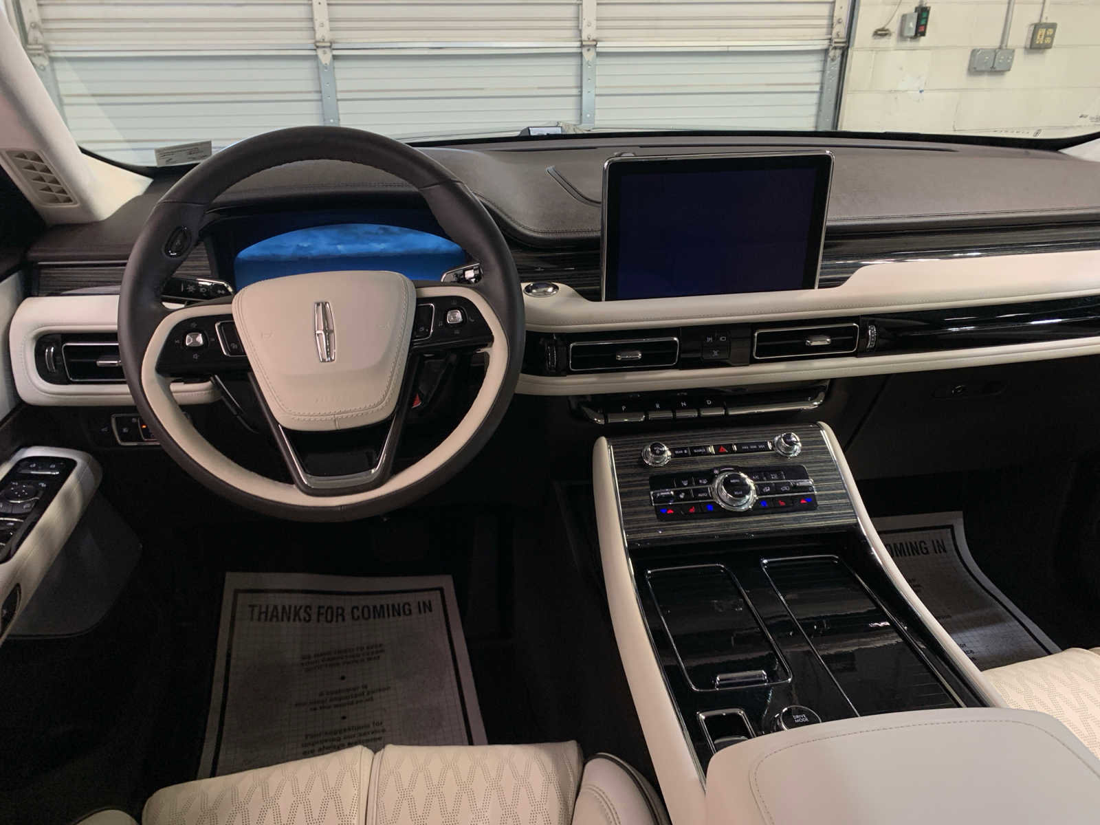 Used 2024 Lincoln Aviator Black Label w/ Jet Package AWD/4WD image 4