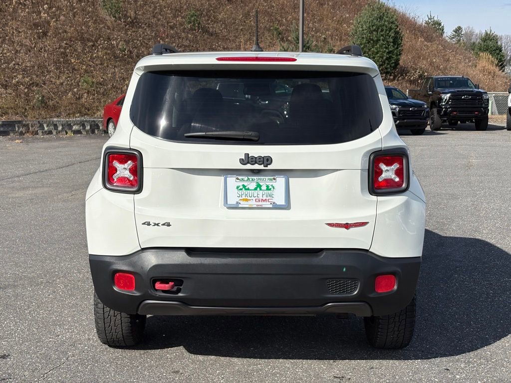Used 2016 Jeep Renegade Trailhawk w/ Premium Trailhawk Package image 17