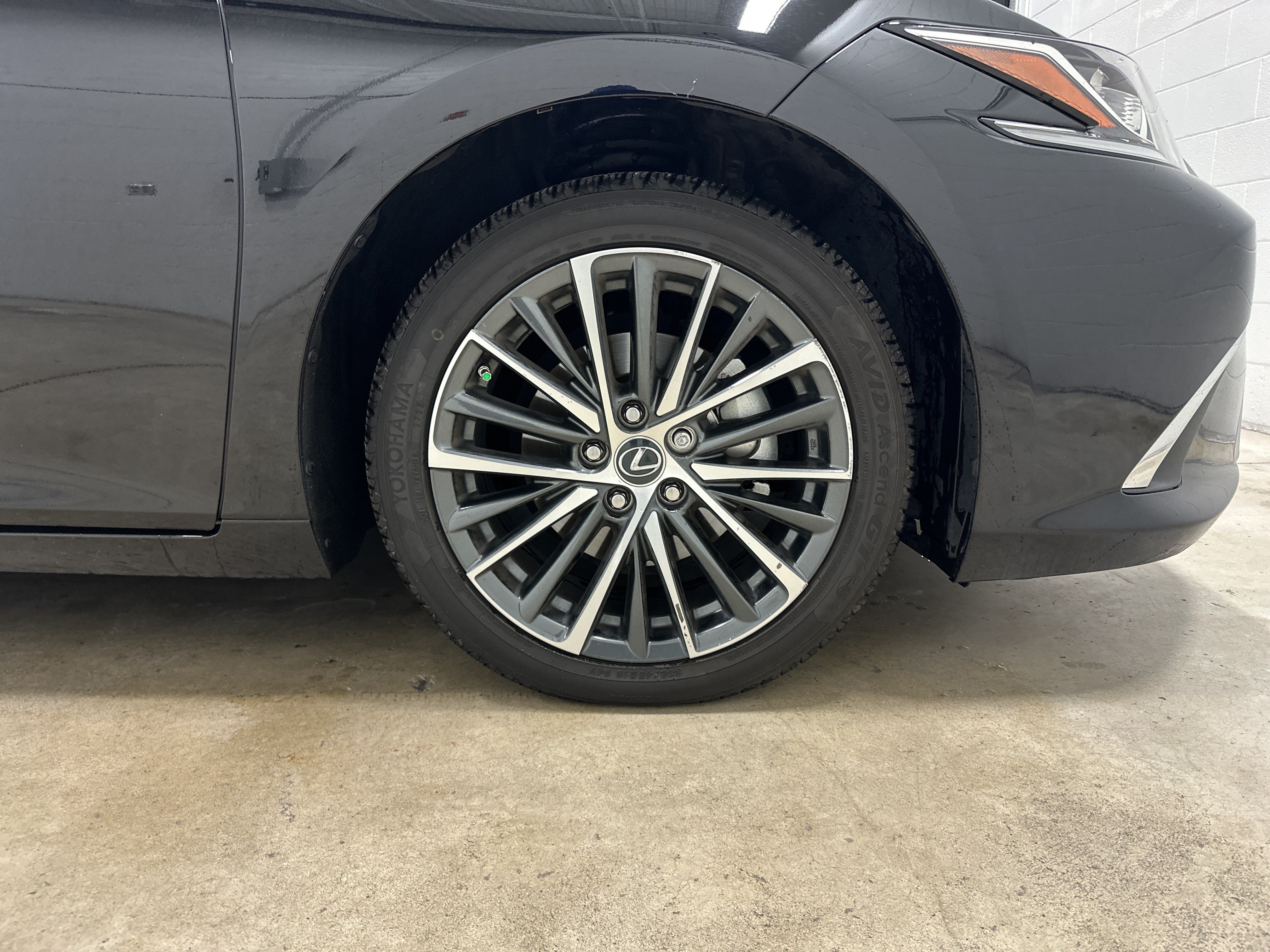 Certified 2025 Lexus ES 350 w/ Premium Package FWD image 13