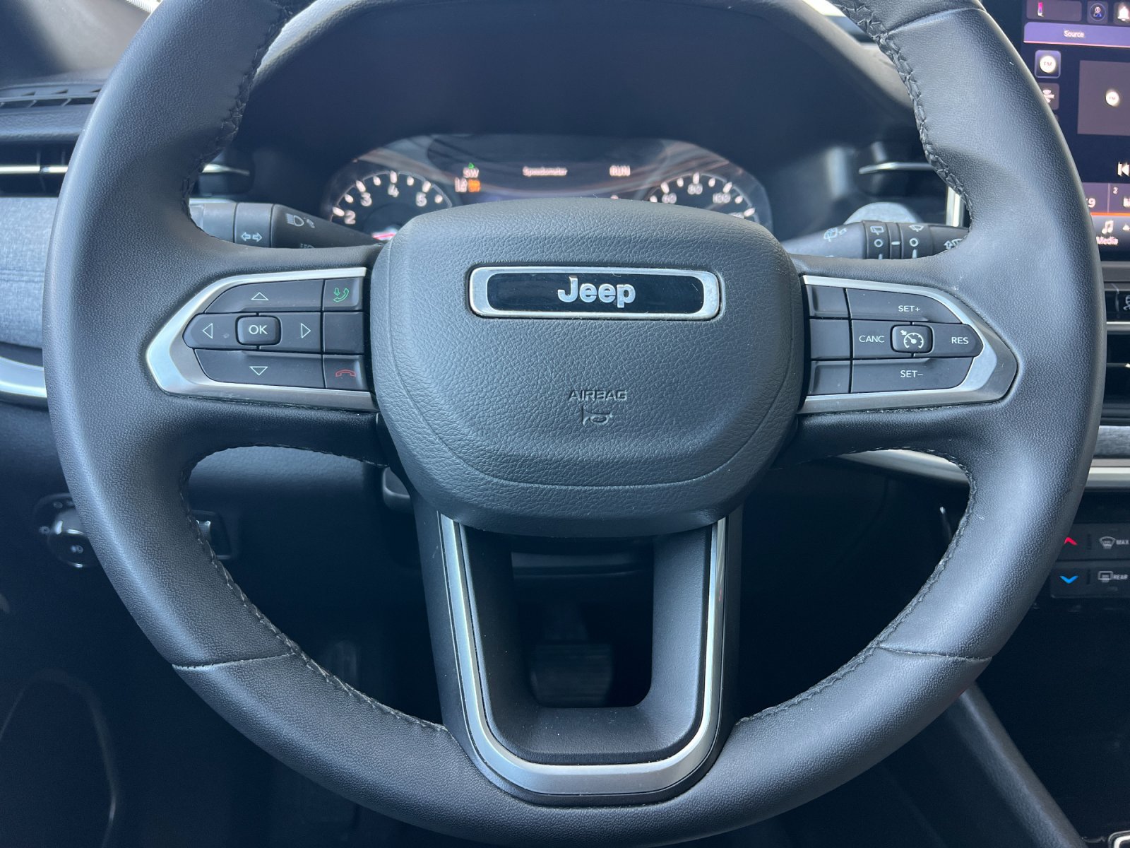 Used 2024 Jeep Compass Latitude AWD/4WD image 23