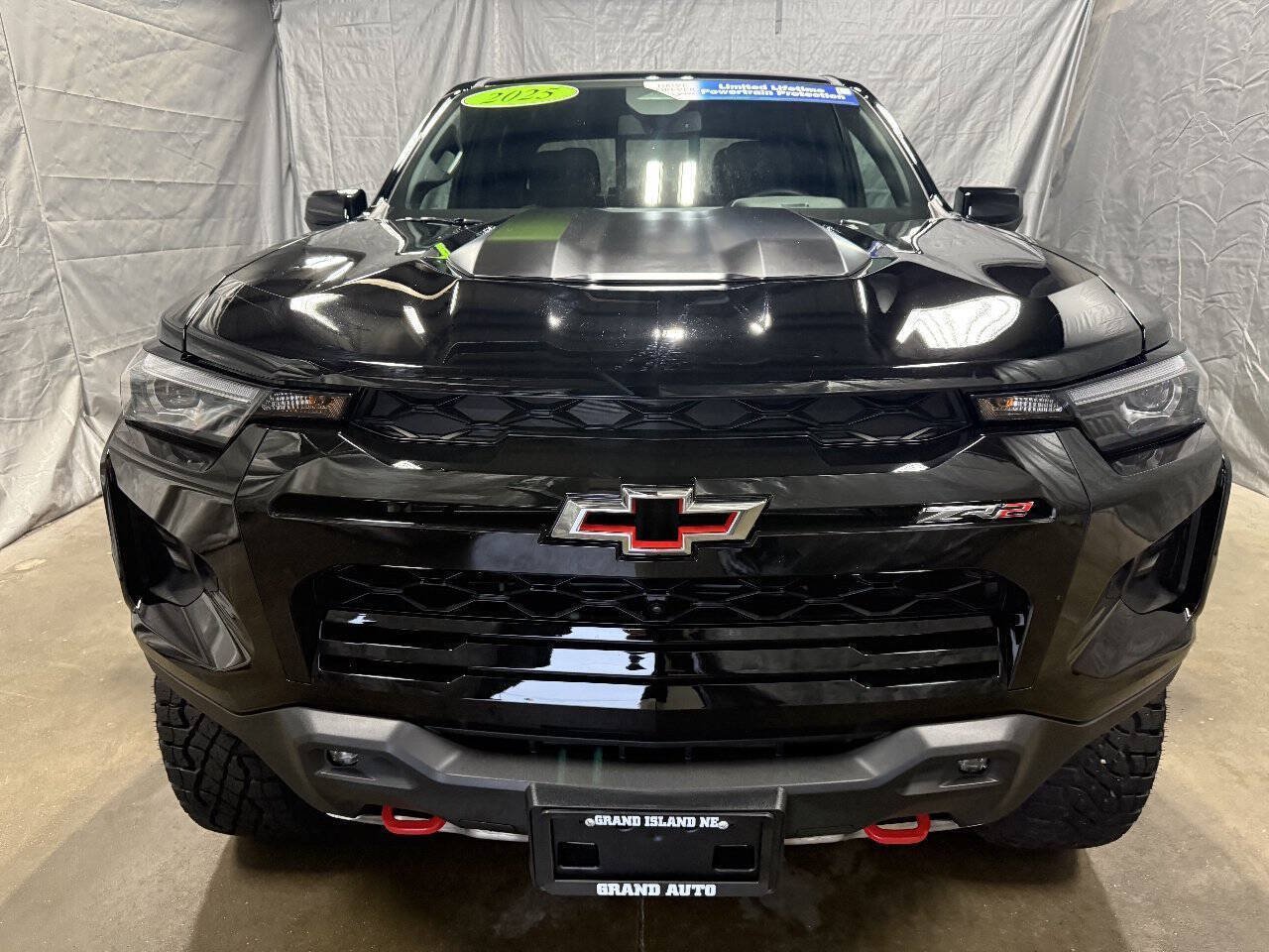 Used 2025 Chevrolet Colorado ZR2 w/ Technology Package AWD/4WD image 2