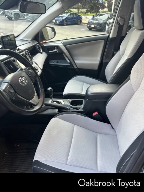 Used 2017 Toyota RAV4 XLE AWD/4WD image 14