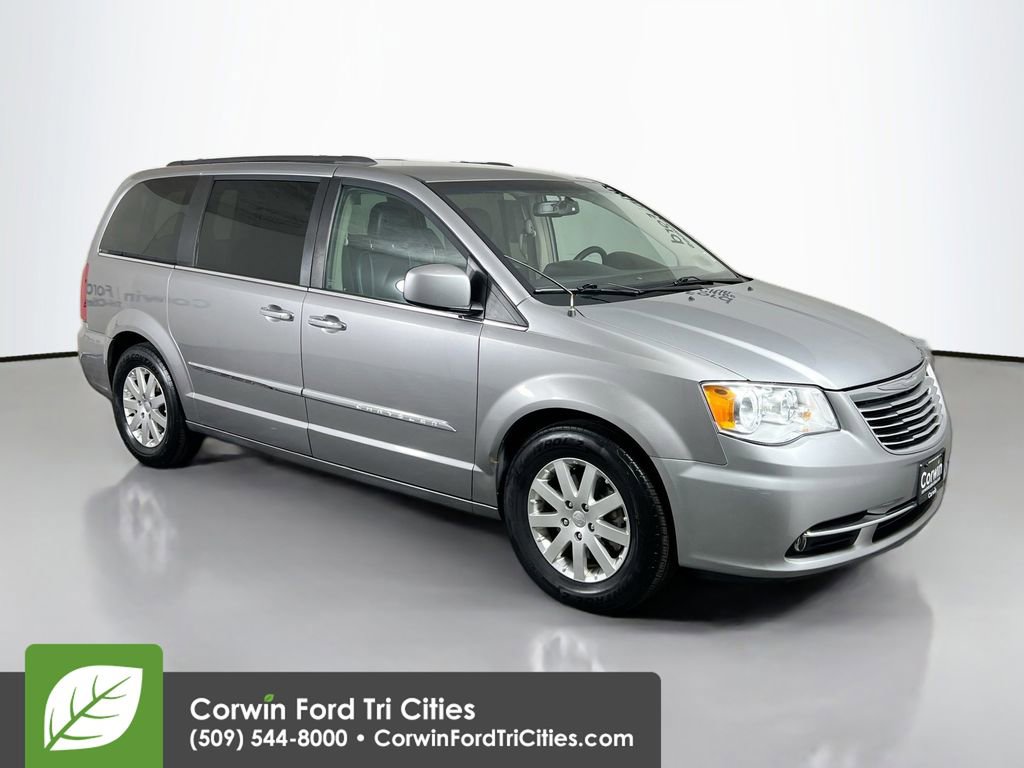Used 2016 Chrysler Town & Country Touring w/ Driver Convenience Group image 1