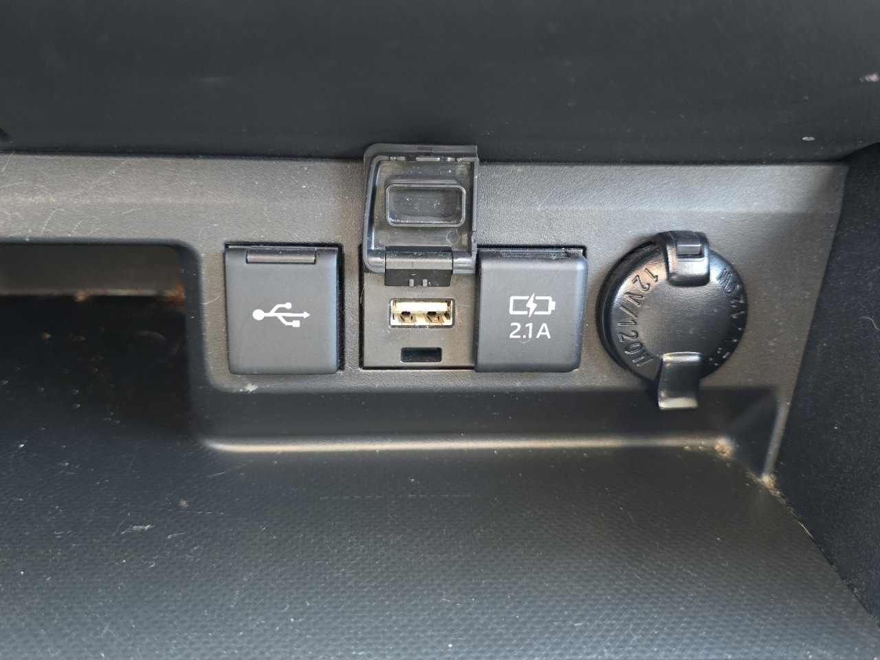 Used 2021 Toyota Highlander Platinum image 32