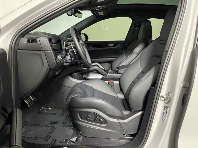 Used 2025 Porsche Cayenne GTS image 5