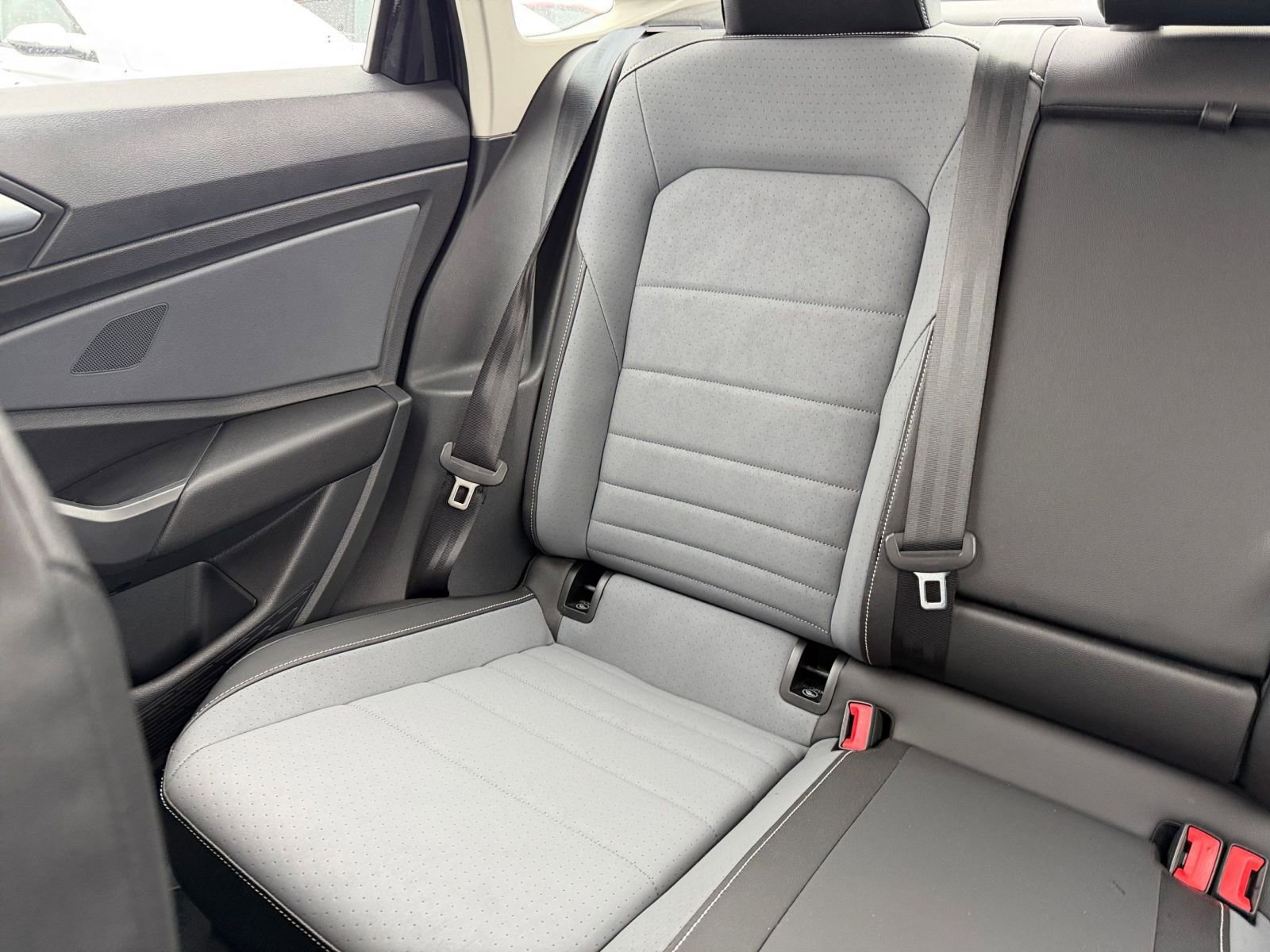 Used 2025 Volkswagen Jetta SE image 38