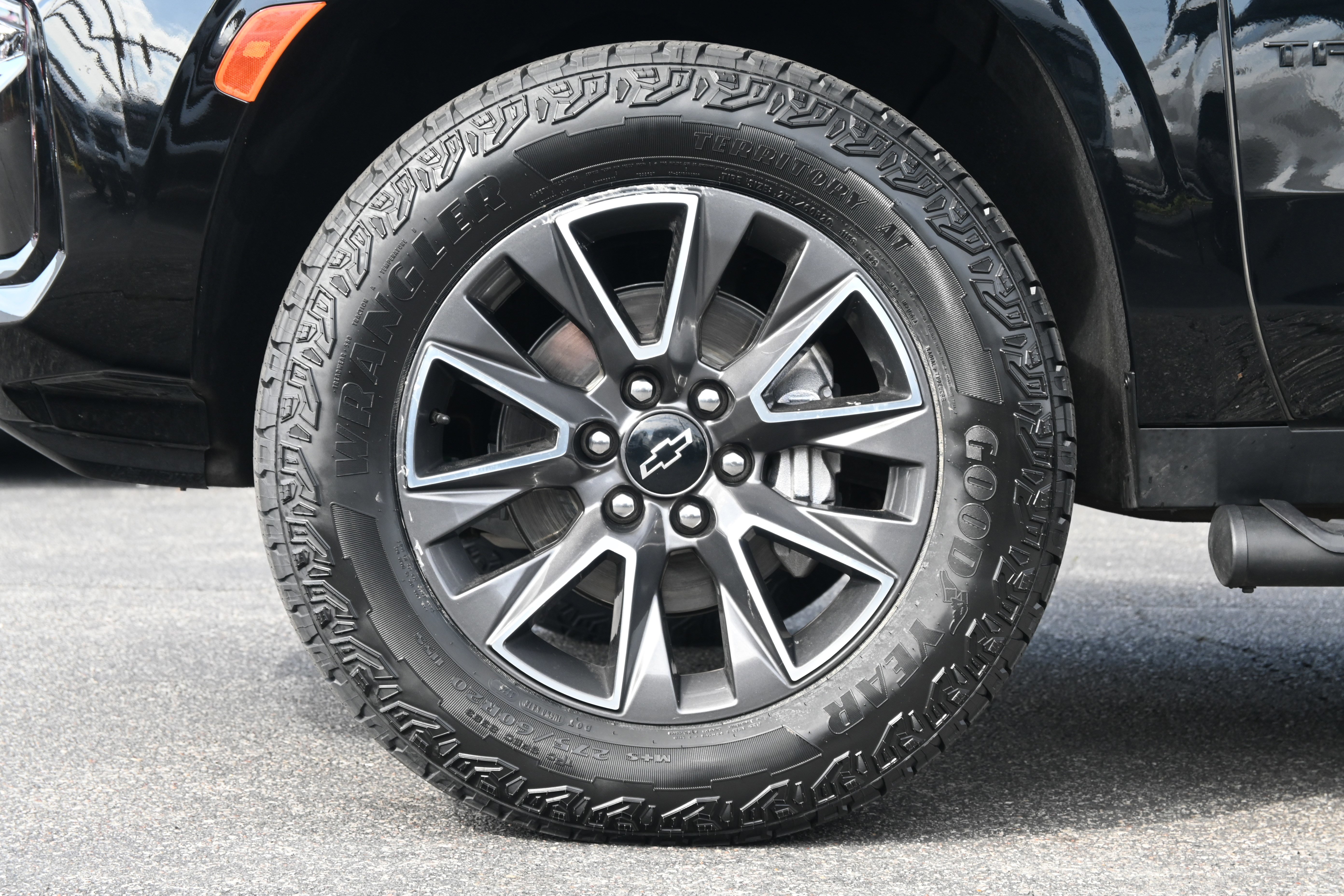 Used 2024 Chevrolet Tahoe Z71 w/ Luxury Package image 24