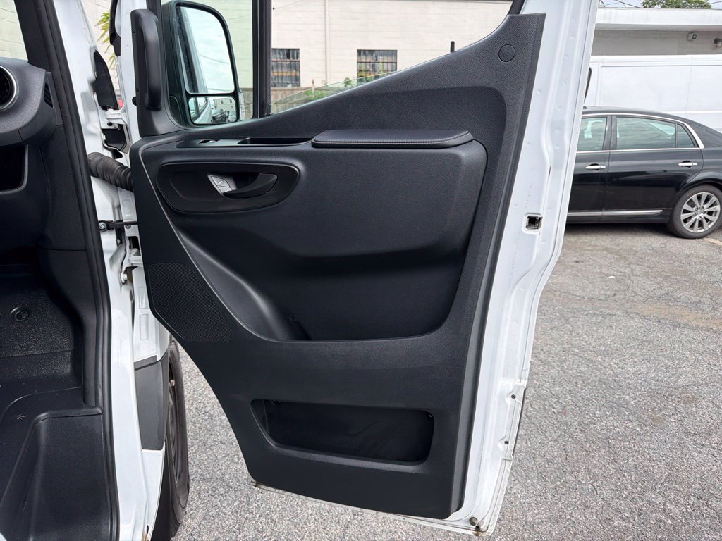 Used 2025 Mercedes-Benz Sprinter 2500 image 30