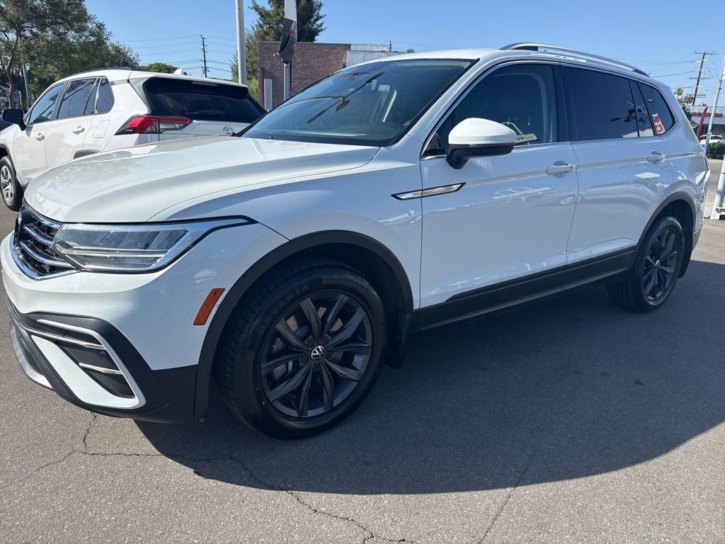 Used 2022 Volkswagen Tiguan SE AWD/4WD image 2