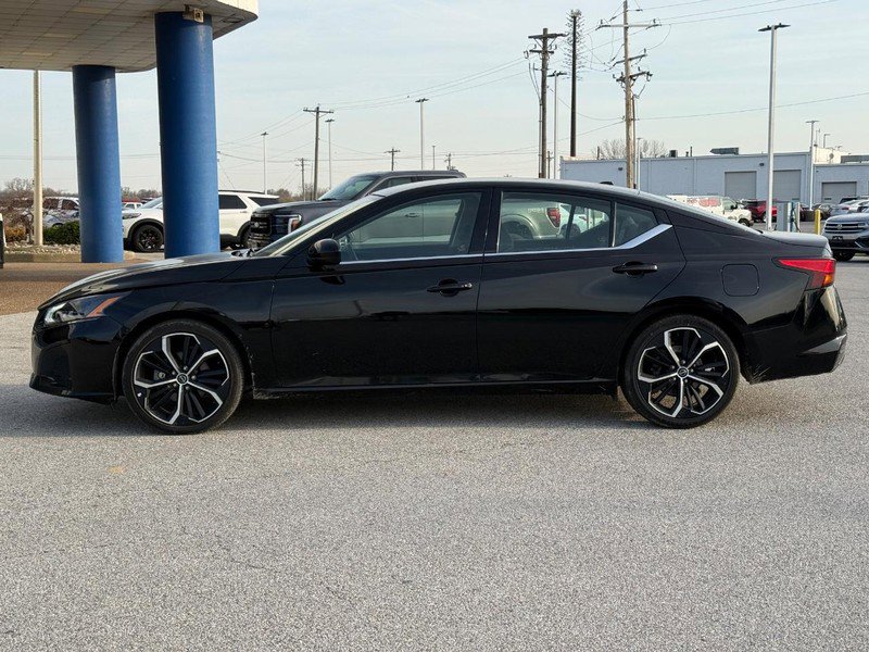 Used 2025 Nissan Altima 2.5 SR FWD image 2