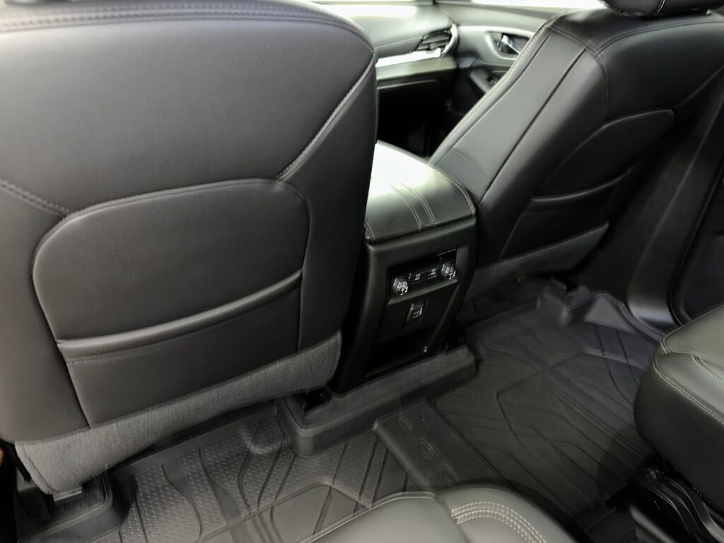 Certified 2023 Chevrolet Traverse LT w/ LPO, Floor Liner Package image 21