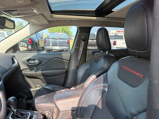 Used 2017 Jeep Cherokee Trailhawk w/ Comfort/Convenience Group AWD/4WD image 12