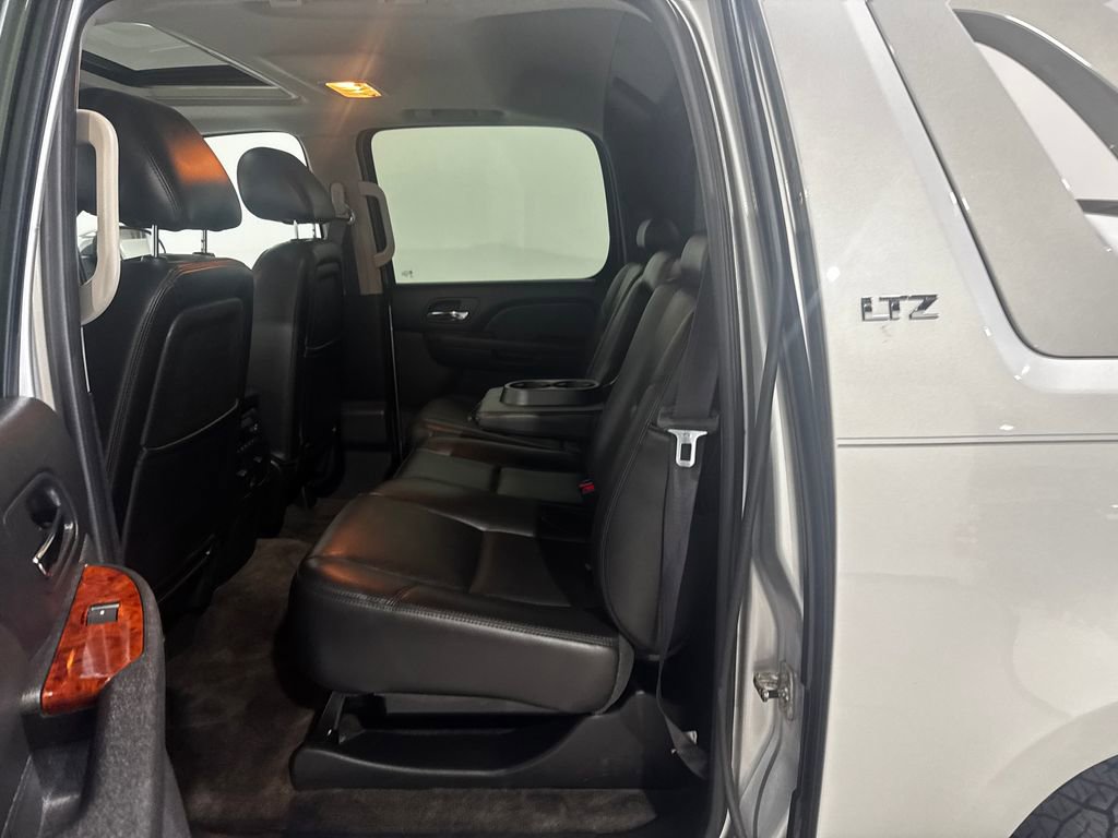 Used 2011 Chevrolet Avalanche LTZ AWD/4WD image 20