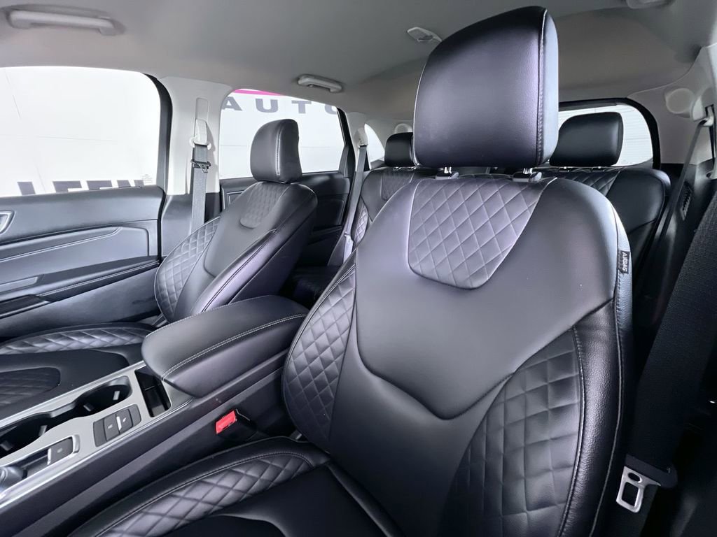 Used 2024 Ford Edge Titanium image 13