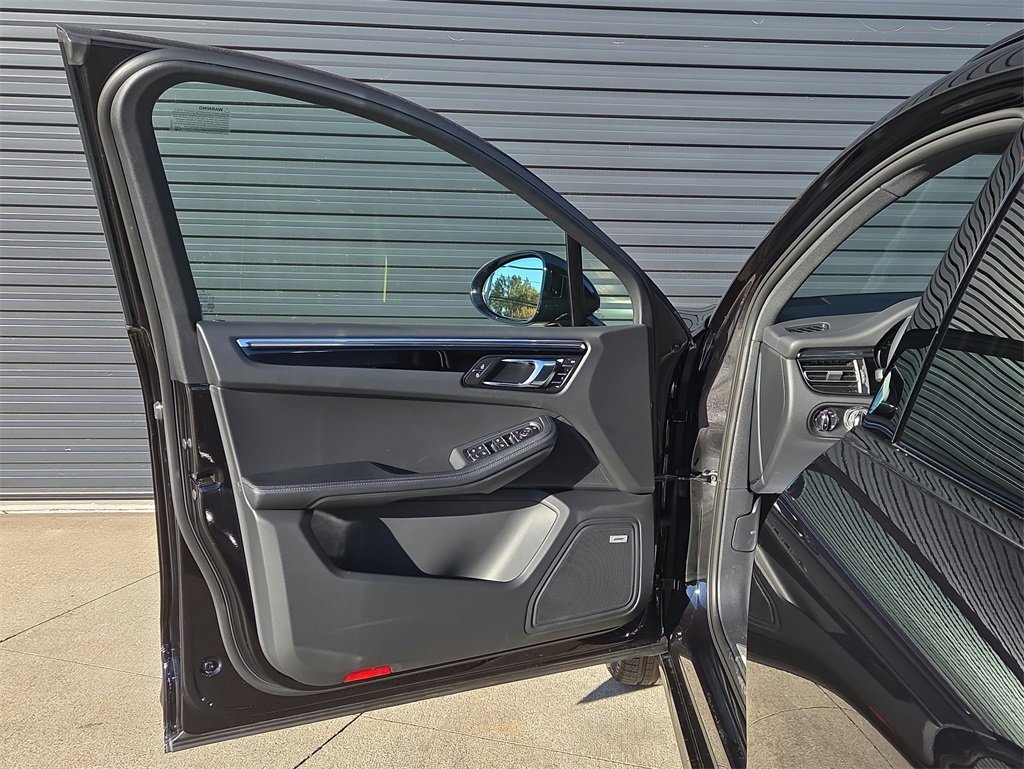 New 2026 Porsche Macan S image 6