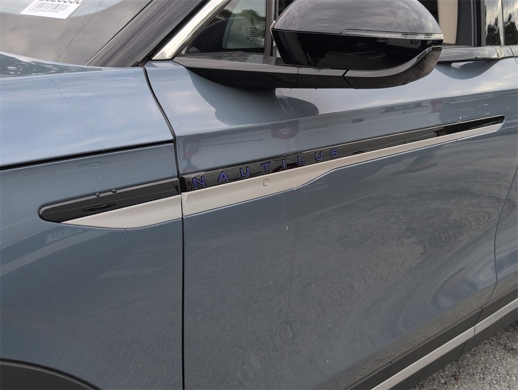 New 2025 Lincoln Nautilus Premier image 5
