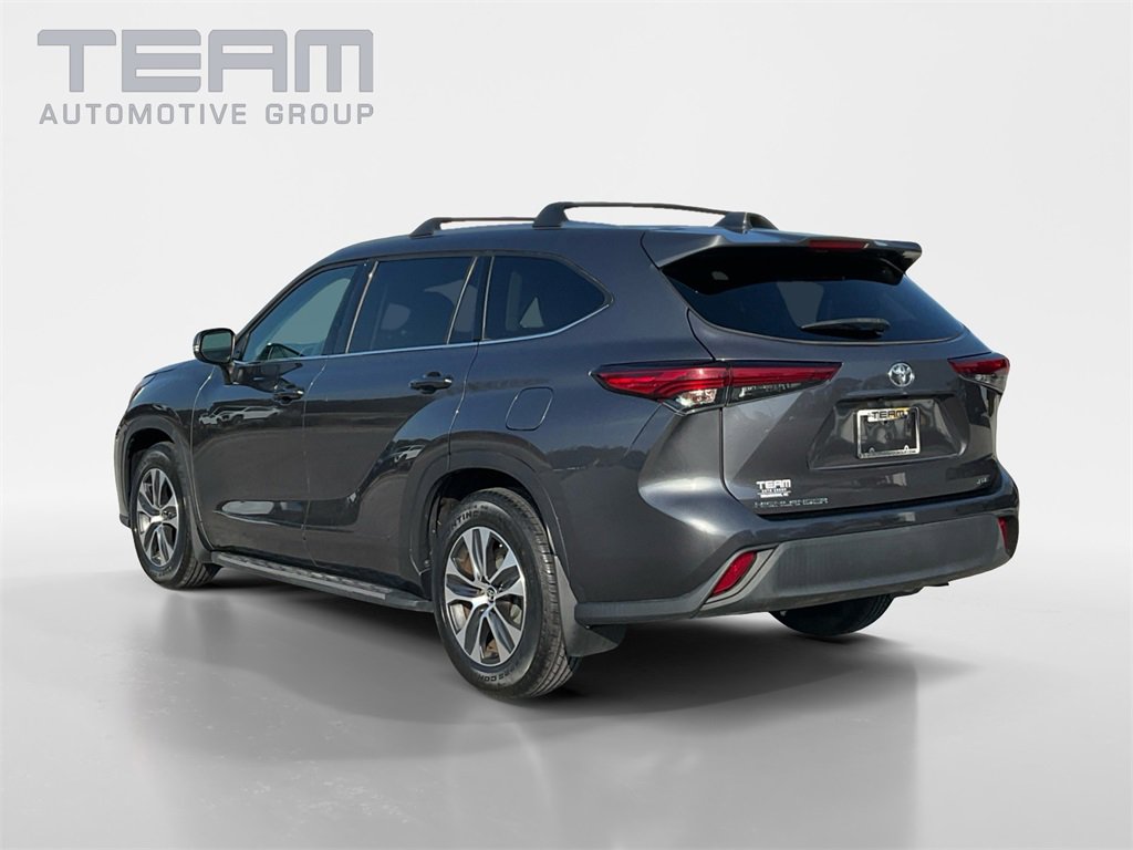Used 2021 Toyota Highlander XLE image 5