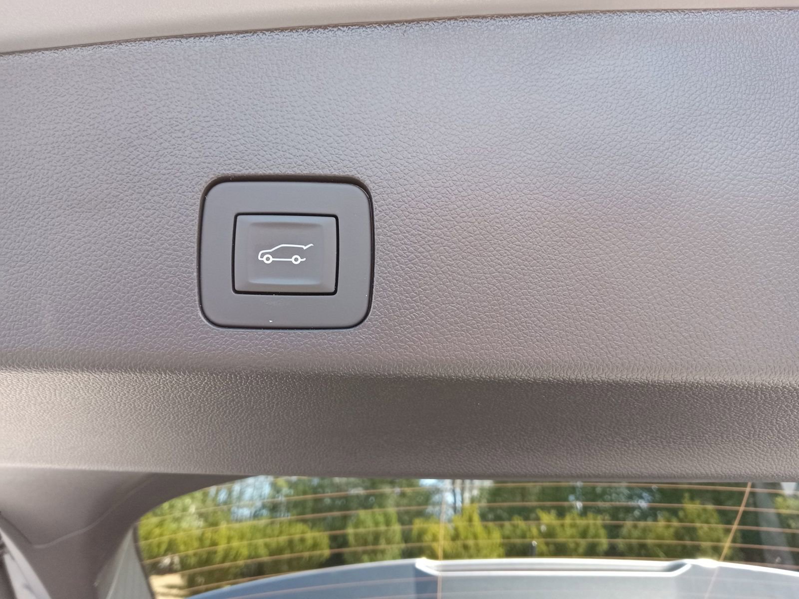 Used 2025 Buick Encore GX Sport Touring w/ Advanced Technology Package AWD/4WD image 26