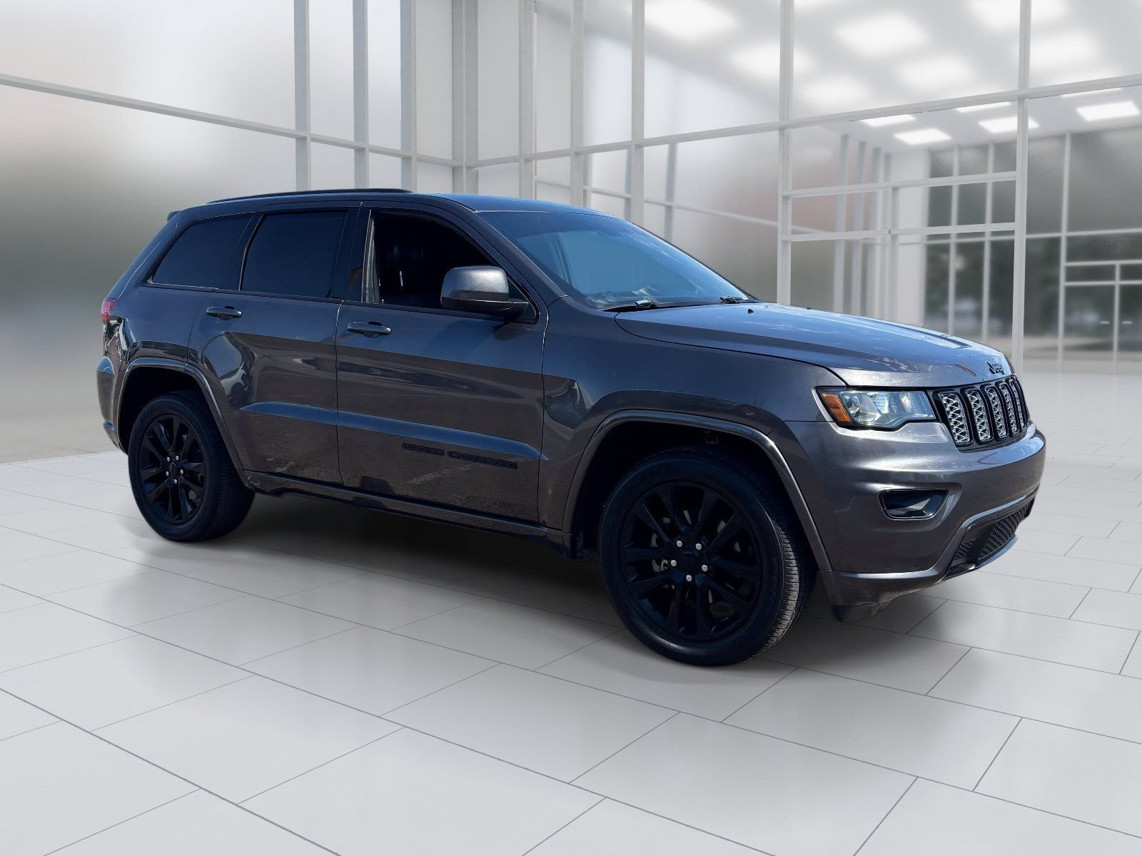 Used 2019 Jeep Grand Cherokee Altitude AWD/4WD image 8
