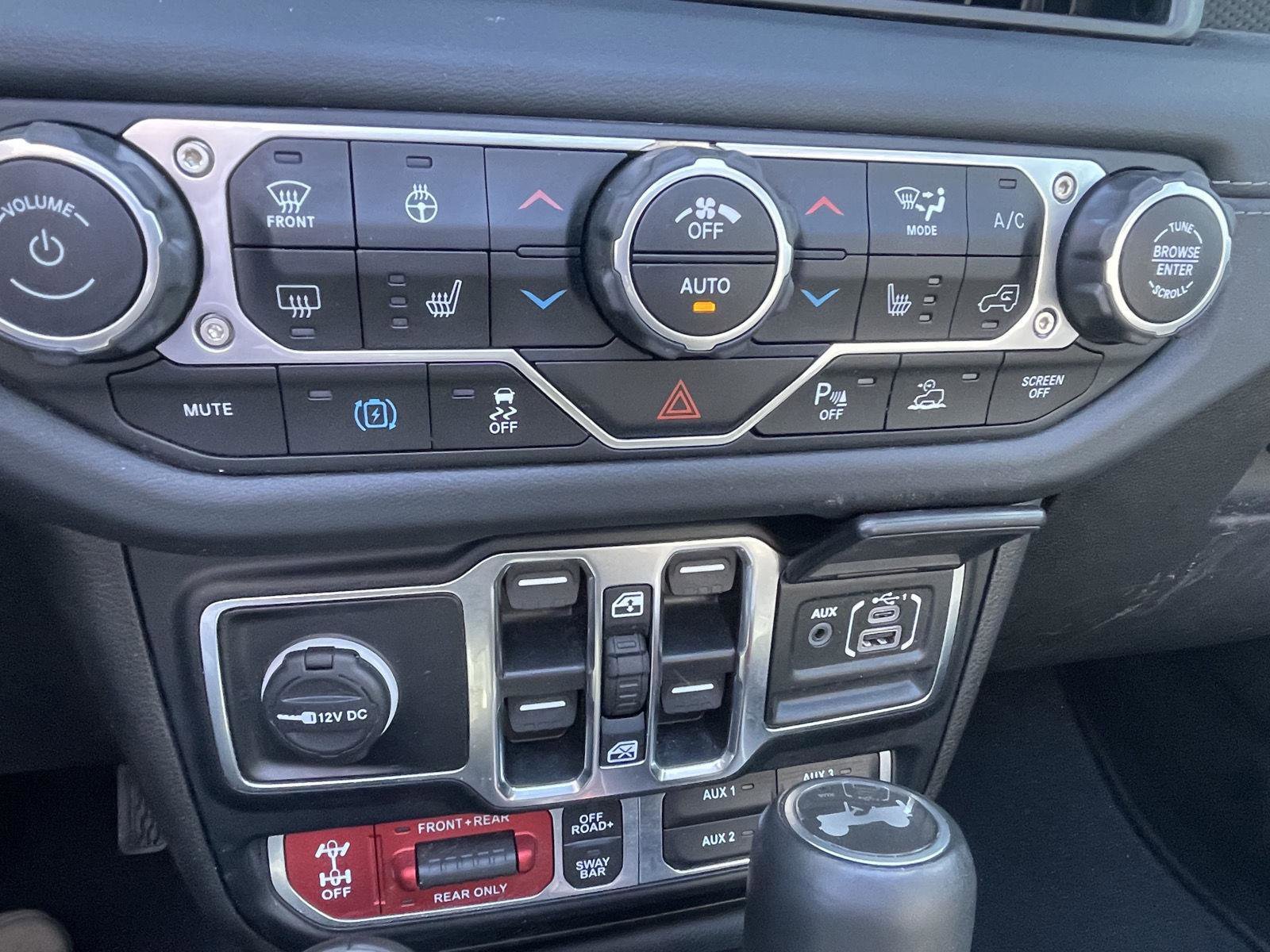 Used 2024 Jeep Wrangler Unlimited Rubicon 4xe AWD/4WD image 19