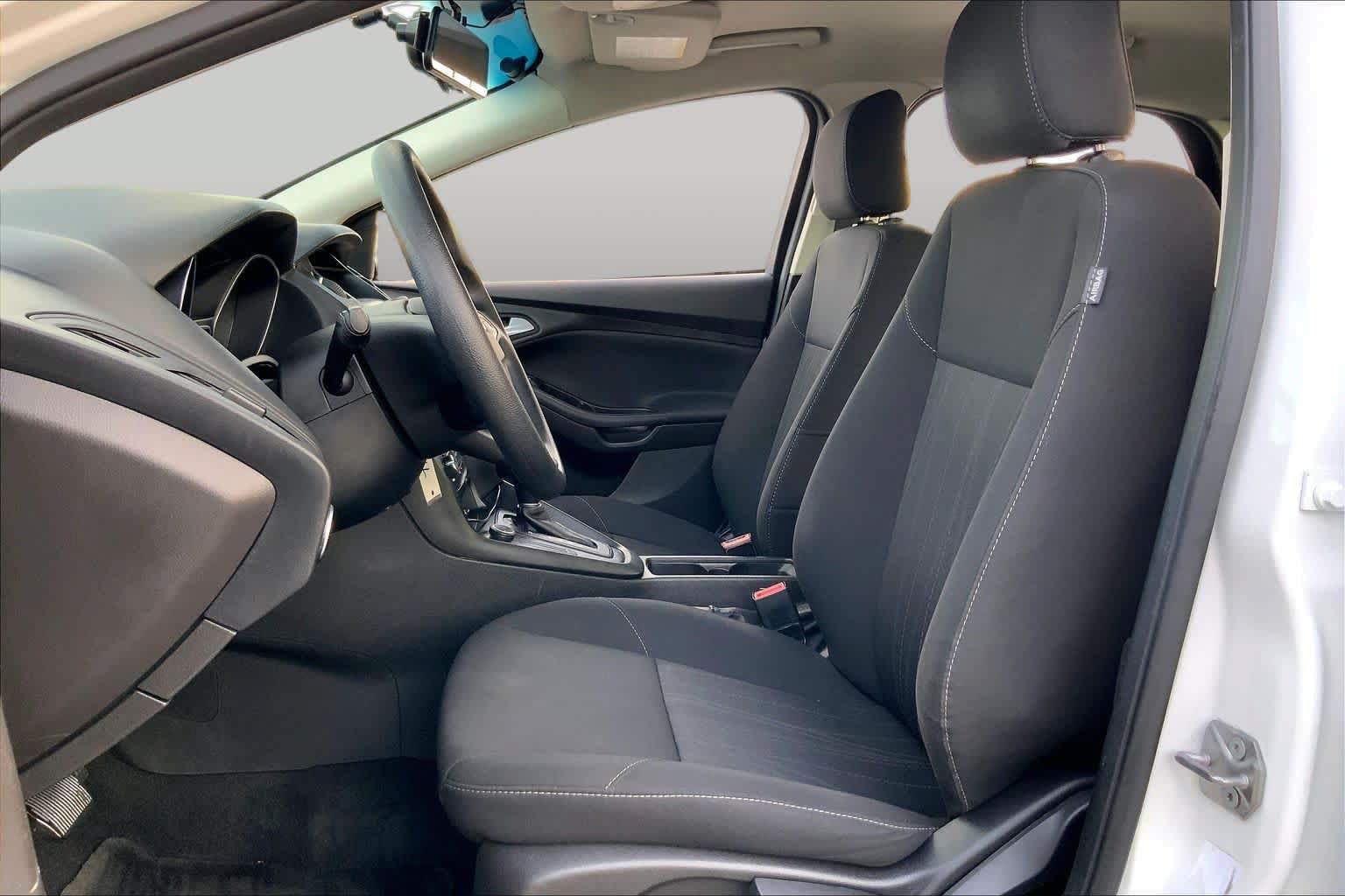 Used 2017 Ford Focus SE FWD image 8