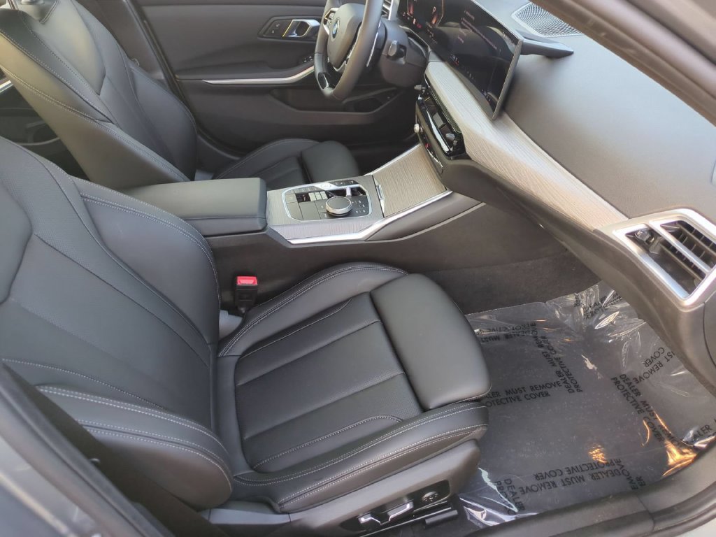 Used 2026 BMW 330i xDrive Sedan AWD/4WD image 32
