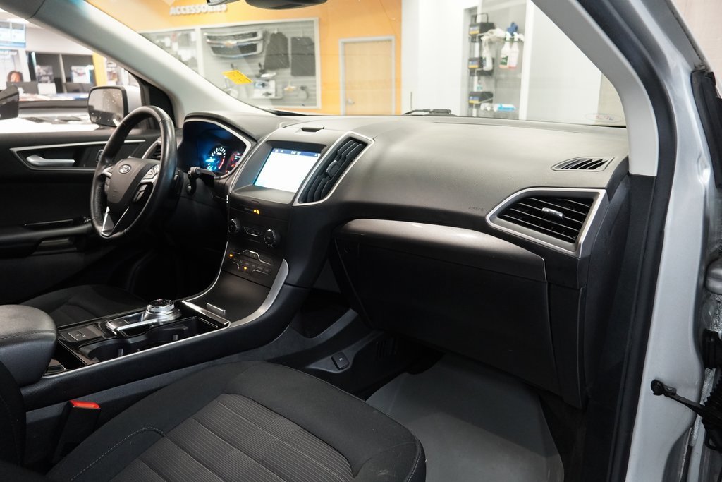 Used 2019 Ford Edge SEL image 33