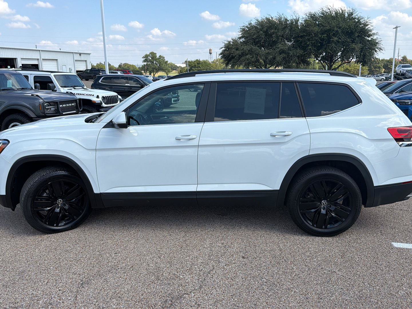 Used 2022 Volkswagen Atlas SE w/ Panoramic Sunroof Package FWD image 6