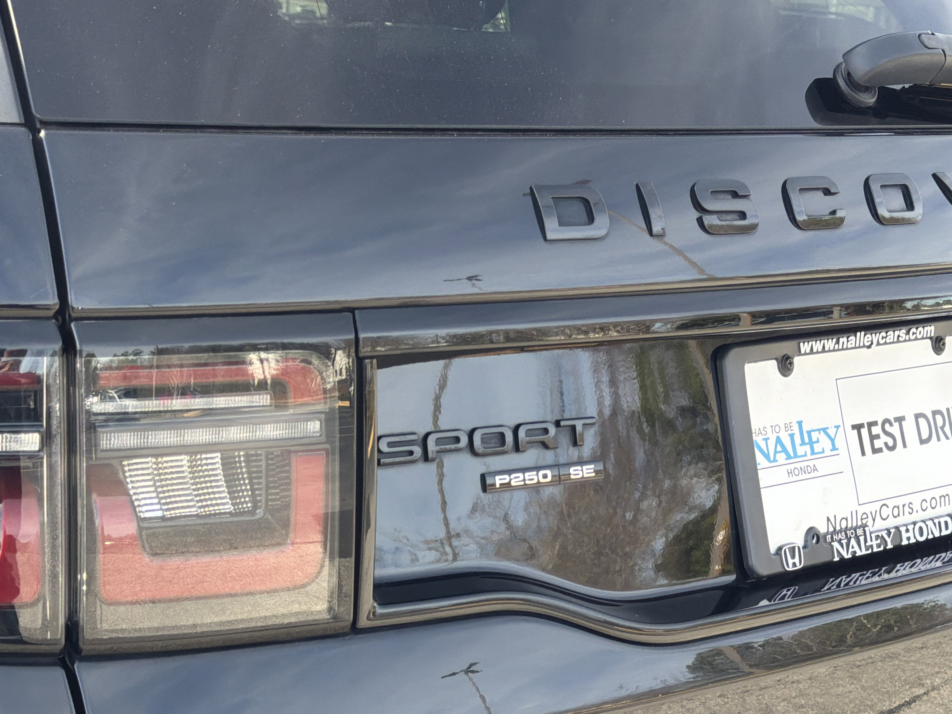 Used 2020 Land Rover Discovery Sport SE R-Dynamic image 8