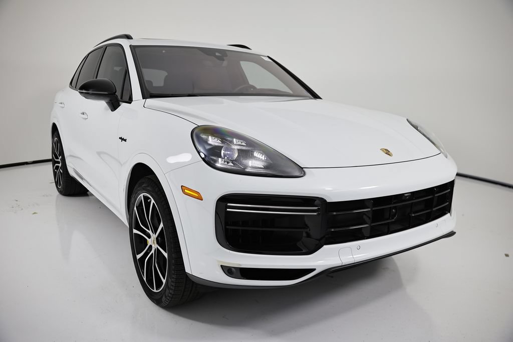 Certified 2023 Porsche Cayenne Turbo S AWD/4WD image 9