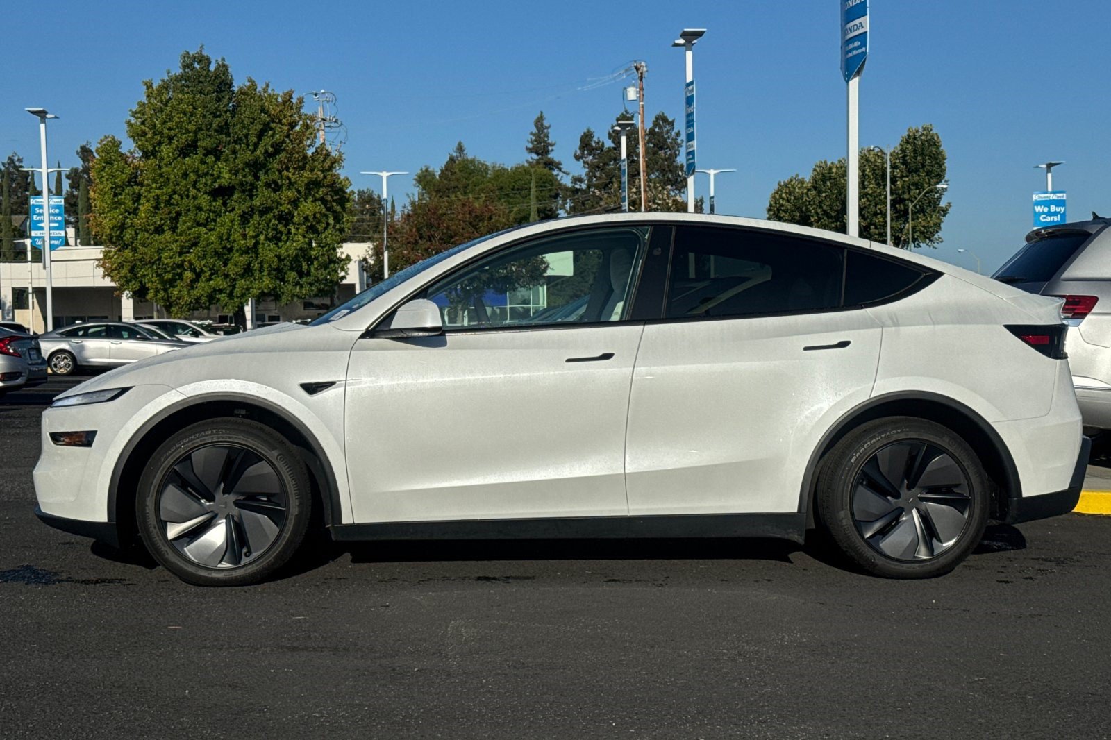 Used 2026 Tesla Model Y Long Range AWD/4WD image 2