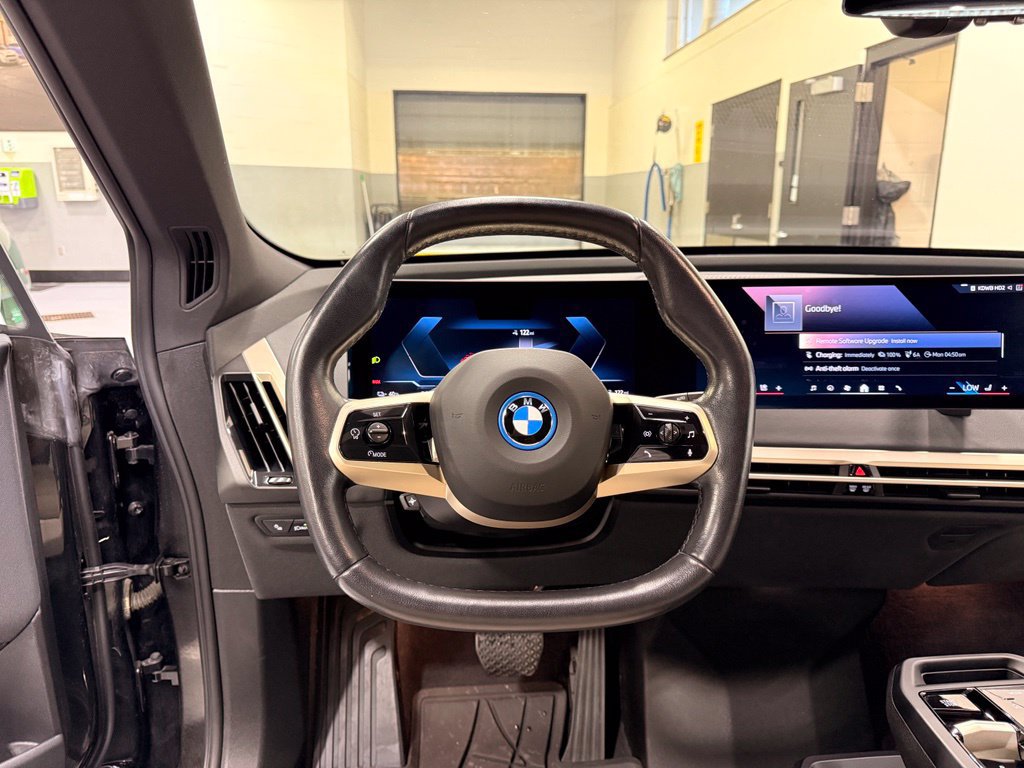 Used 2024 BMW iX xDrive50 w/ Premium Package AWD/4WD image 22
