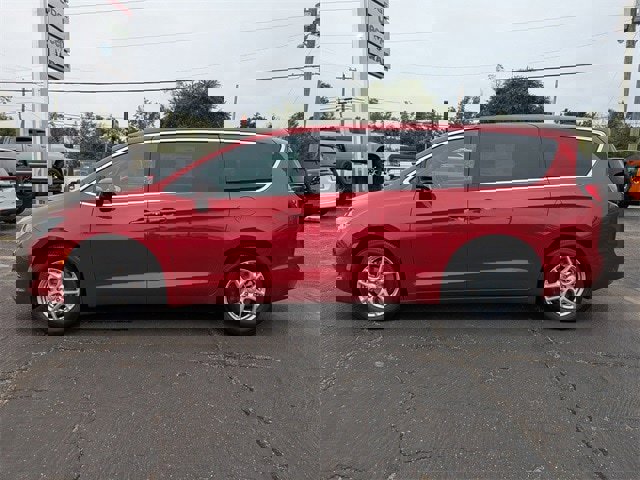 New 2026 Chrysler Voyager LX image 7