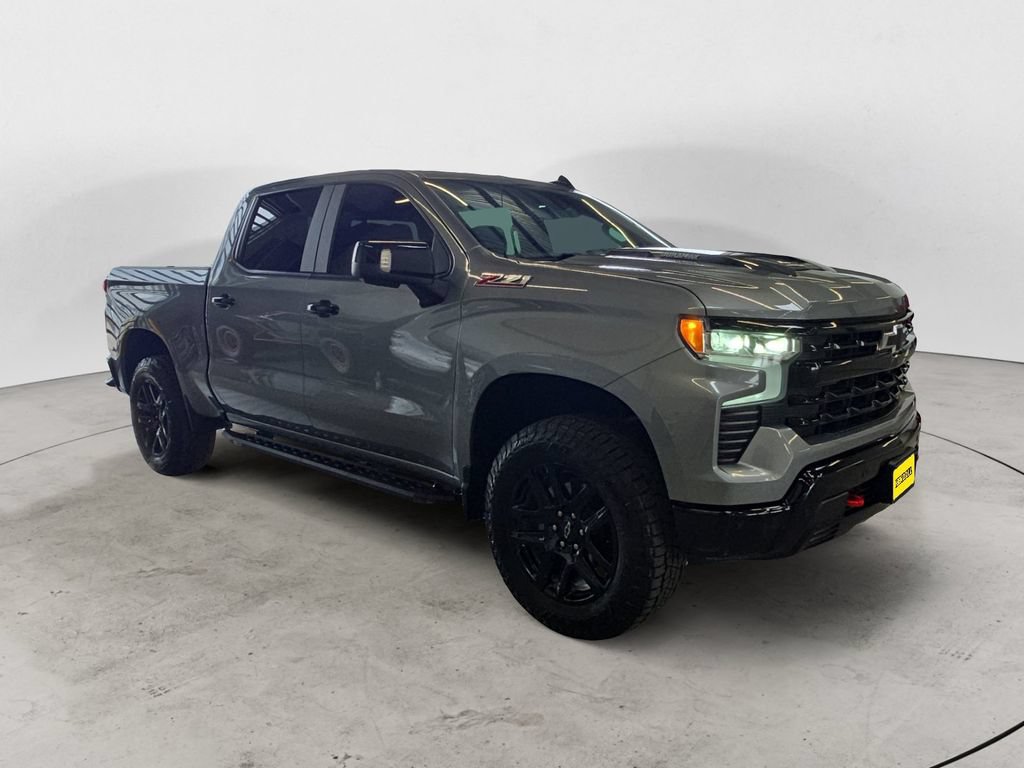 Used 2024 Chevrolet Silverado 1500 LT Trail Boss w/ LT Trail Boss Premium Package AWD/4WD image 3