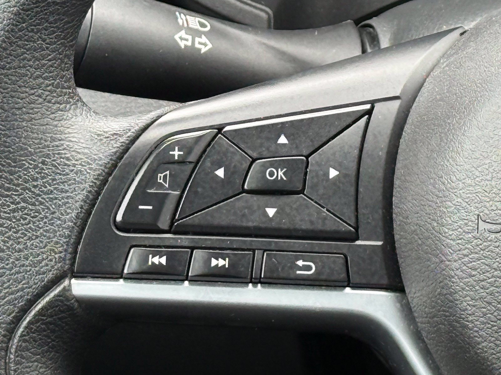 Used 2025 Nissan Altima 2.5 SV FWD image 28