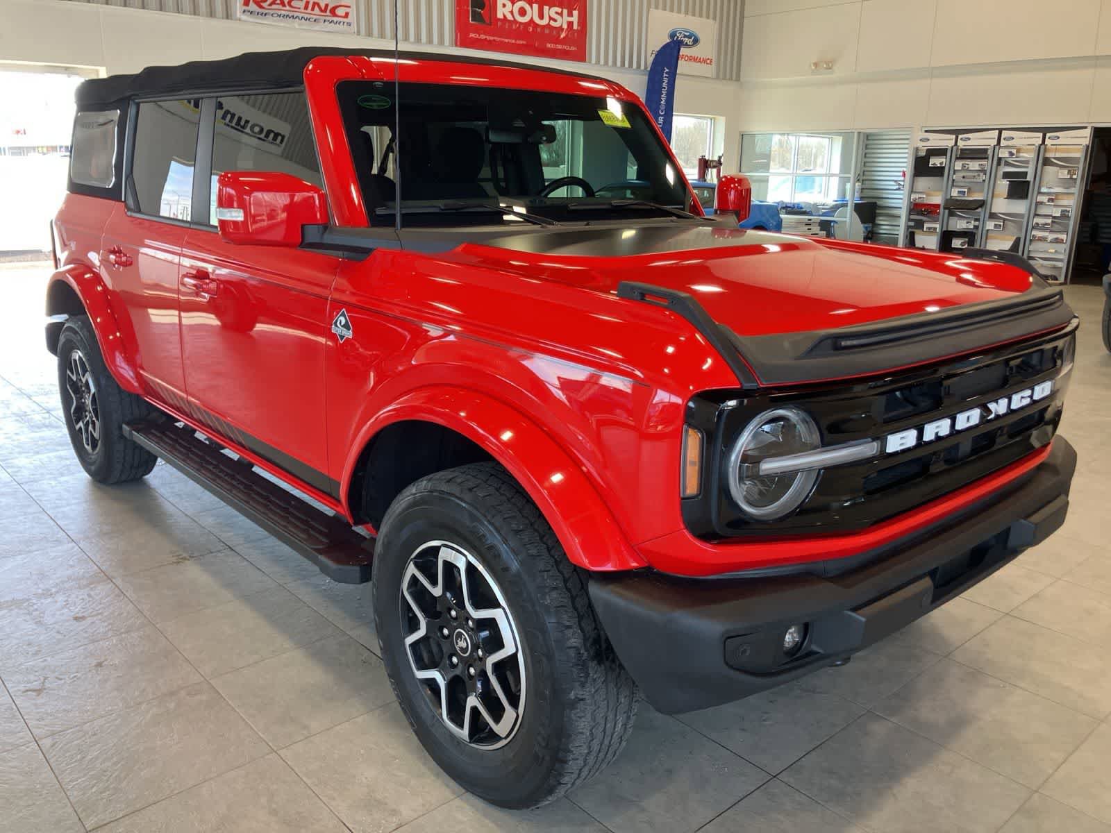 Used 2023 Ford Bronco Outer Banks image 3
