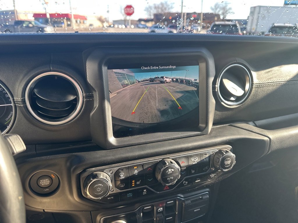 Used 2022 Jeep Wrangler Unlimited Sahara w/ Cold Weather Group image 17